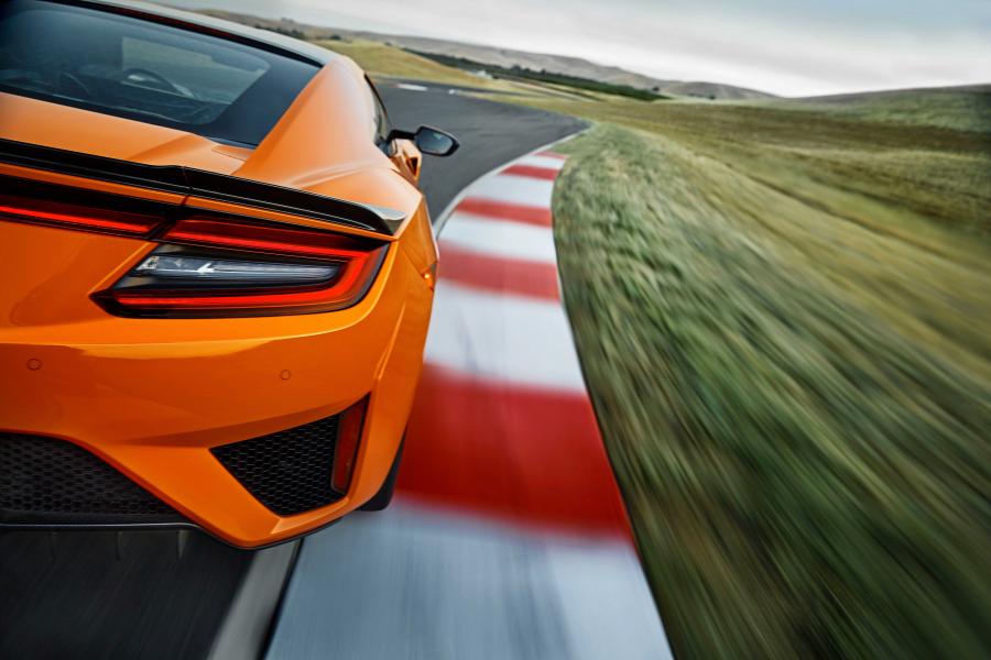  Acura NSX 2018 года  (фото 2 из 57)
